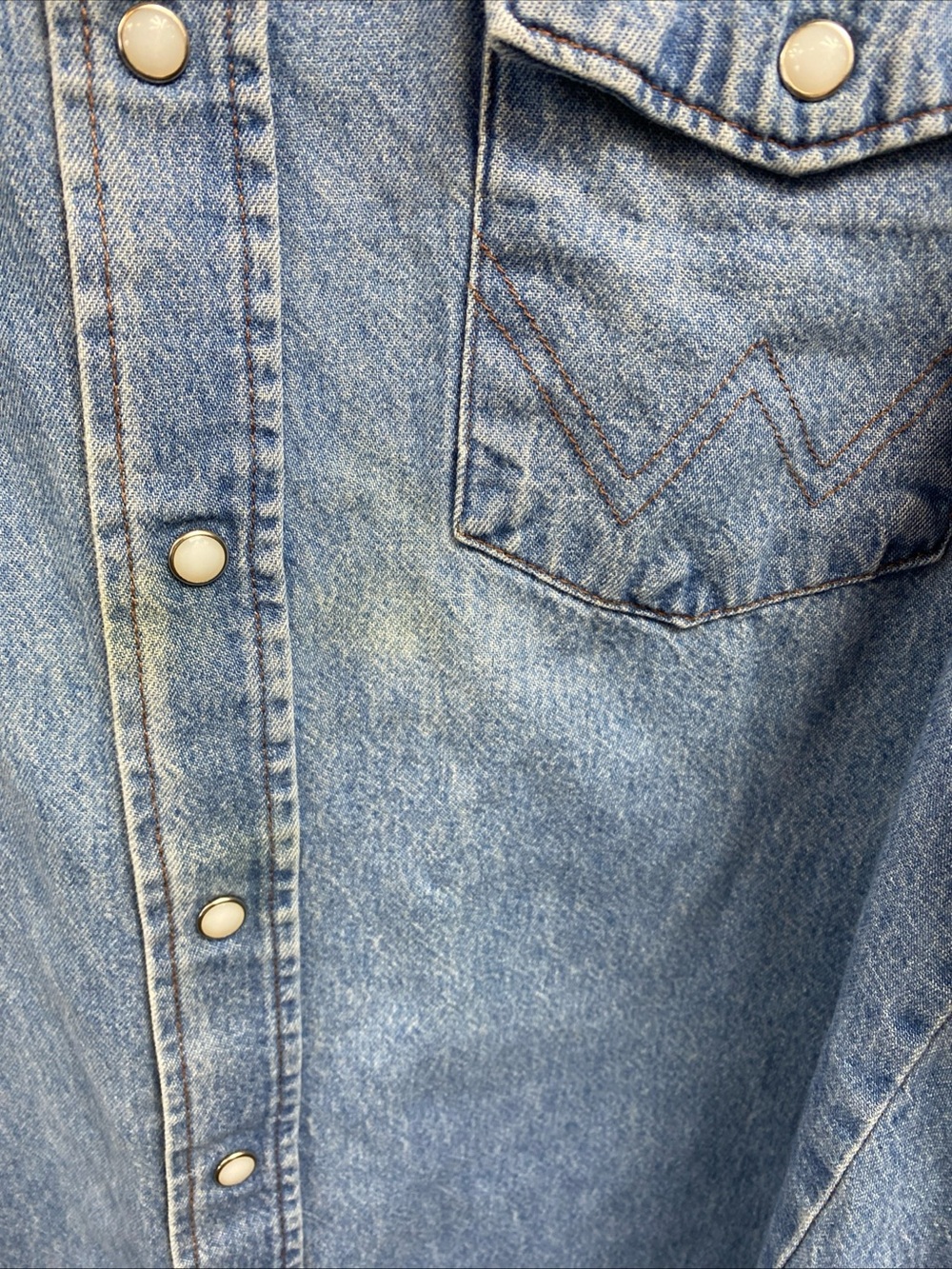 Vintage Wrangler Shirt Mens  Blue Denim Pearl Snap Western Cowboy Yoke Large Hem - Picture 9 of 9